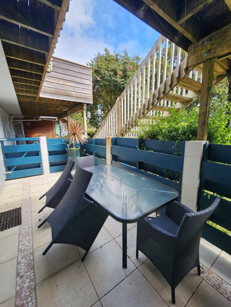 2-BEDROOM TOURIST FLAT - with Courtyard (Sleeps 1-6 persons)