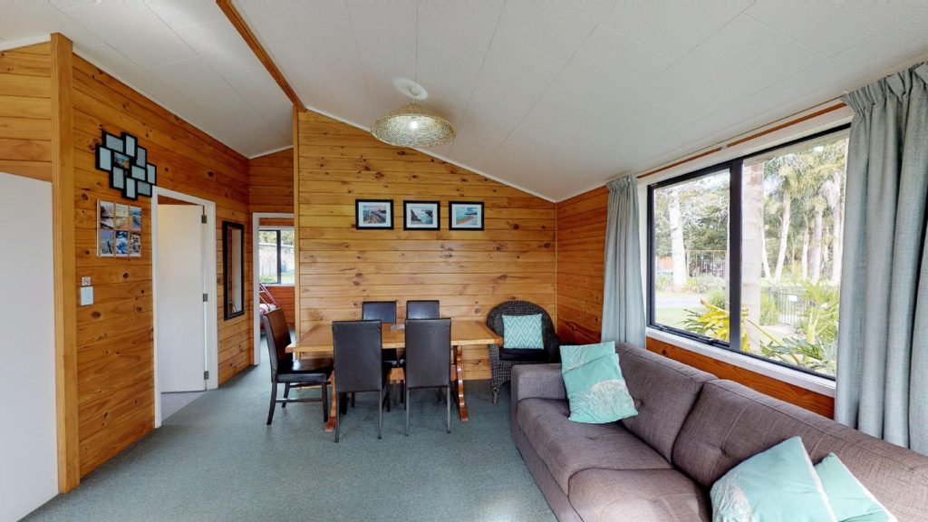2-BEDROOM TOURIST FLAT (Sleeps 1-6 persons)