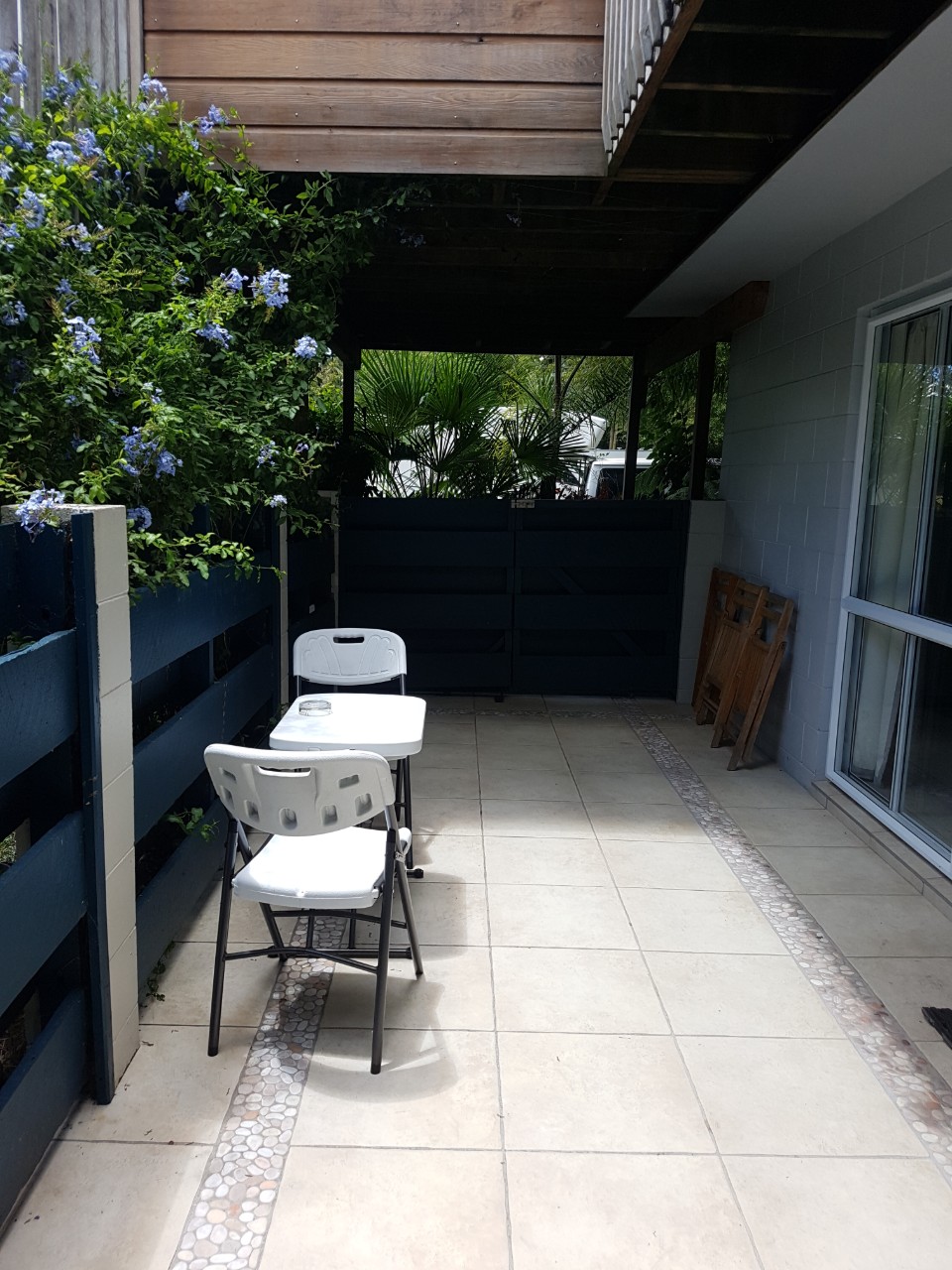 2-BEDROOM TOURIST FLAT - with Courtyard (Sleeps 1-6 persons)