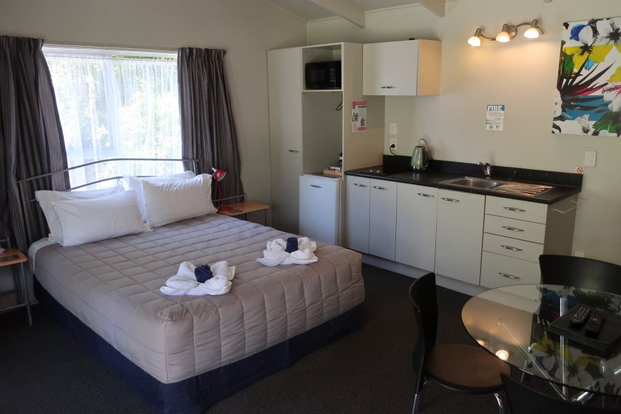 STUDIO TOURIST FLATS (Sleeps 1-4 persons)