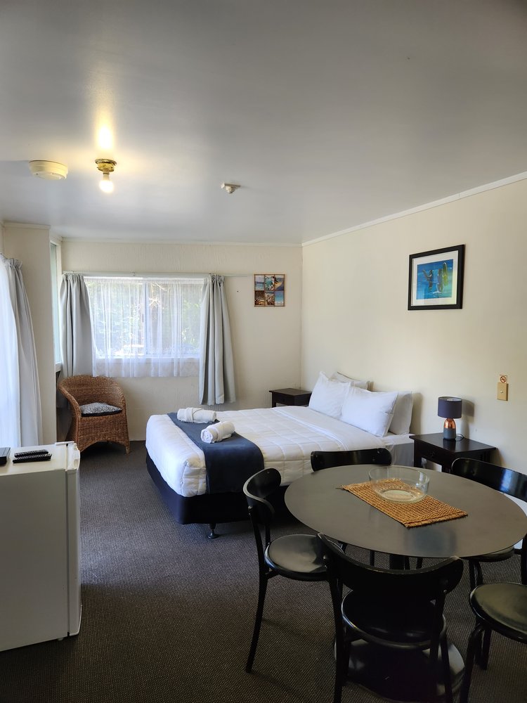 STUDIO TOURIST FLATS (Sleeps 1-5 persons)